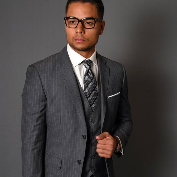 Mens 2 Button Vested Modern Fit Wool Suit in Charcoal Plaid - Picture 1 of 2